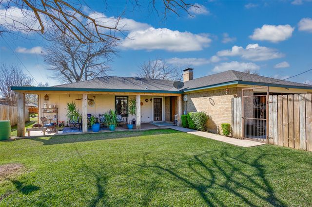 2005 Brentwood Street, Gainesville, TX 76240