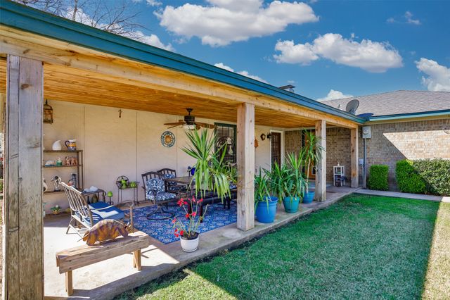 2005 Brentwood Street, Gainesville, TX 76240