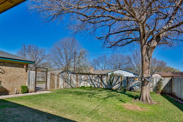 2005 Brentwood Street, Gainesville, TX 76240