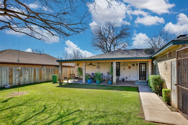 2005 Brentwood Street, Gainesville, TX 76240