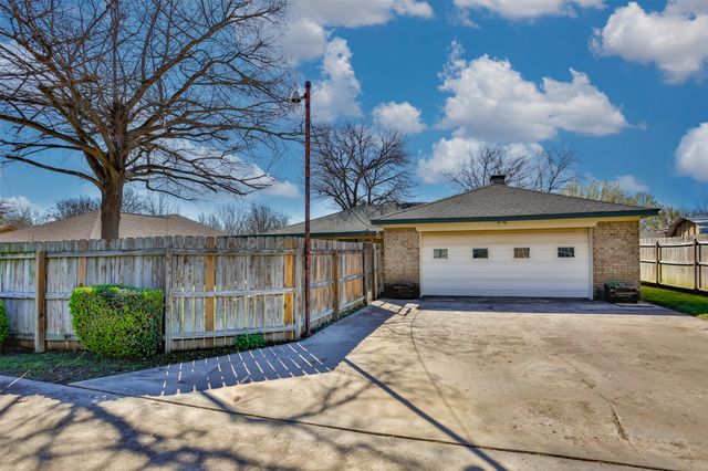 2005 Brentwood Street, Gainesville, TX 76240