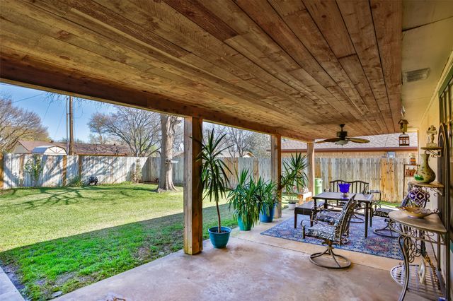 2005 Brentwood Street, Gainesville, TX 76240