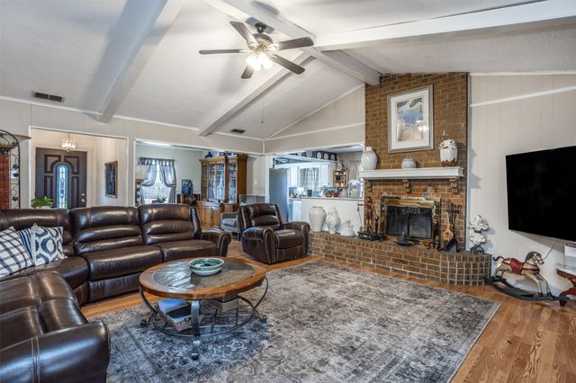 2005 Brentwood Street, Gainesville, TX 76240