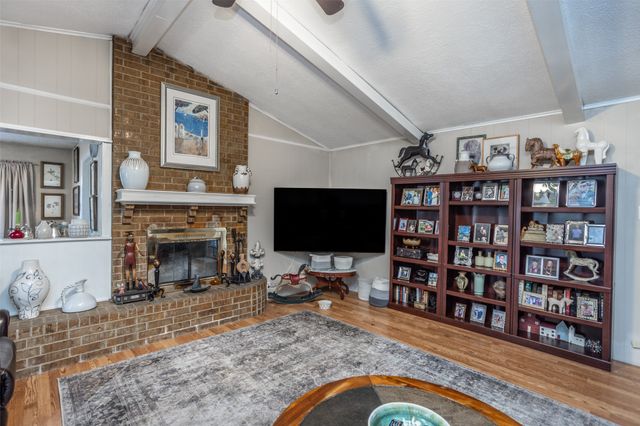 2005 Brentwood Street, Gainesville, TX 76240