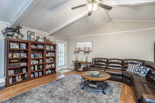 2005 Brentwood Street, Gainesville, TX 76240