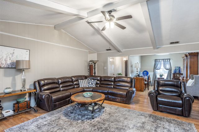 2005 Brentwood Street, Gainesville, TX 76240