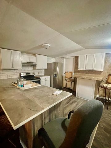 625 Golden Bend Drive, Highlands, TX 77562