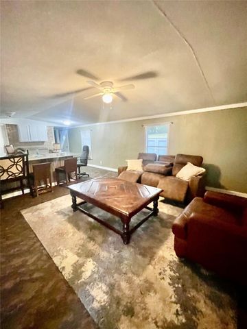 625 Golden Bend Drive, Highlands, TX 77562