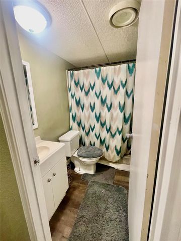 625 Golden Bend Drive, Highlands, TX 77562