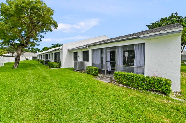 141 Par Drive, Royal Palm Beach, FL 33411