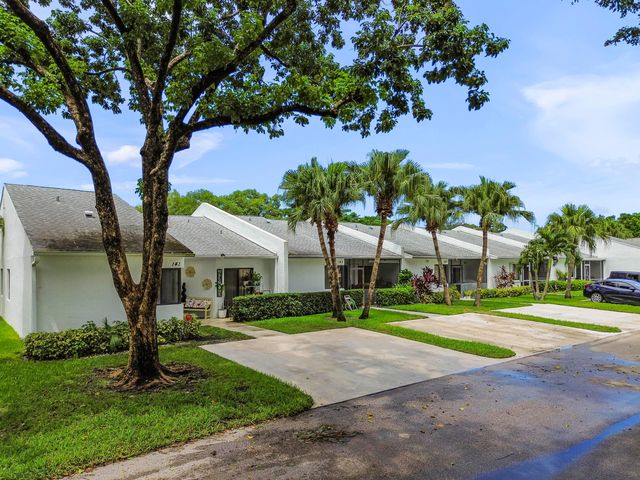 141 Par Drive, Royal Palm Beach, FL 33411