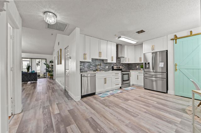 141 Par Drive, Royal Palm Beach, FL 33411