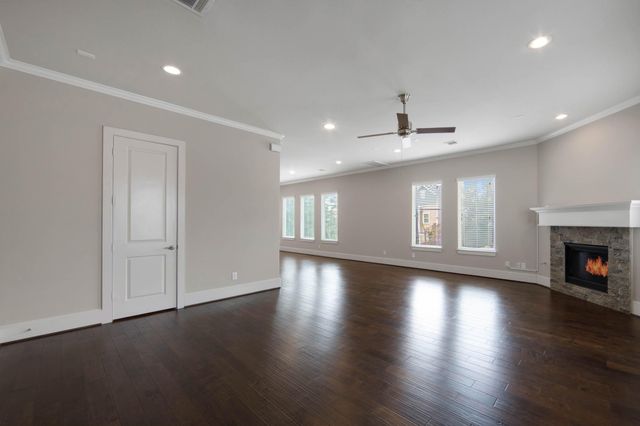 953 W 24th Street, Houston, TX 77008
