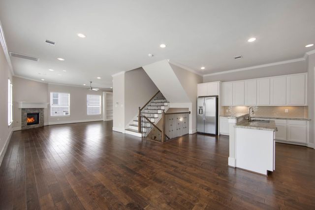 953 W 24th Street, Houston, TX 77008