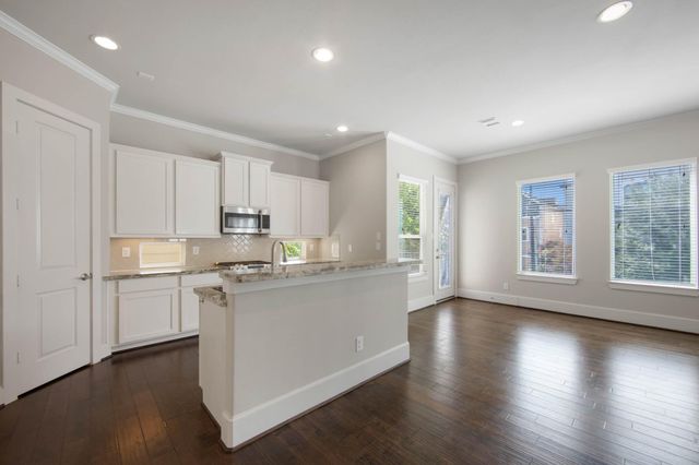 953 W 24th Street, Houston, TX 77008