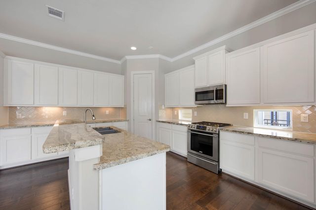 953 W 24th Street, Houston, TX 77008