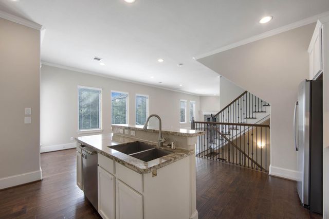 953 W 24th Street, Houston, TX 77008