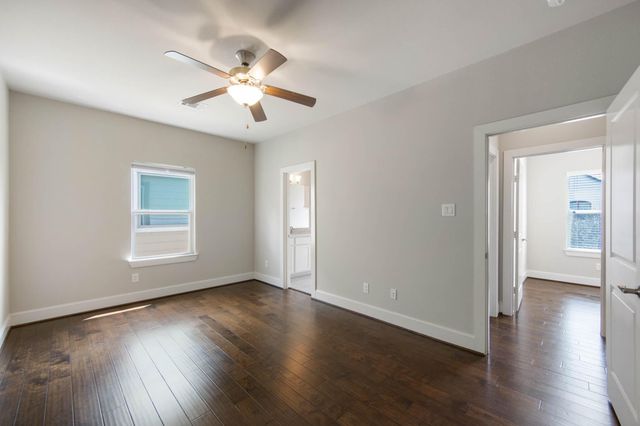 953 W 24th Street, Houston, TX 77008