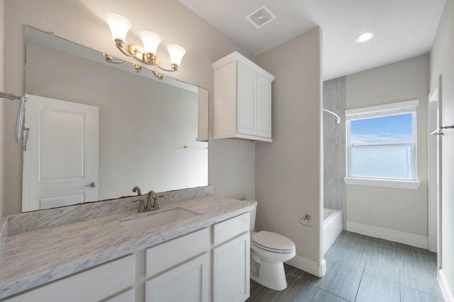 953 W 24th Street, Houston, TX 77008