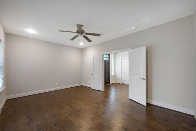 953 W 24th Street, Houston, TX 77008