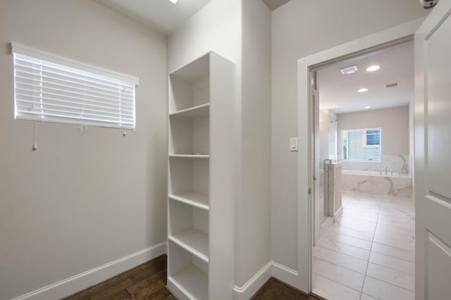 953 W 24th Street, Houston, TX 77008