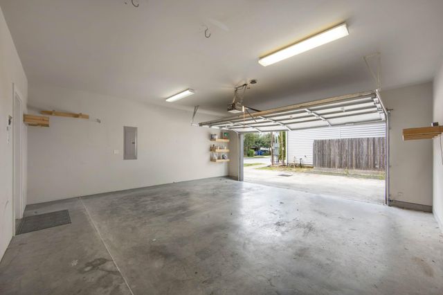 953 W 24th Street, Houston, TX 77008