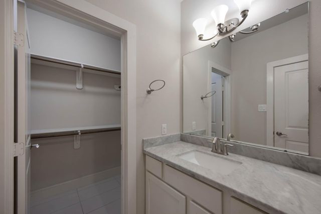 953 W 24th Street, Houston, TX 77008
