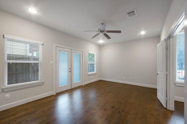 953 W 24th Street, Houston, TX 77008