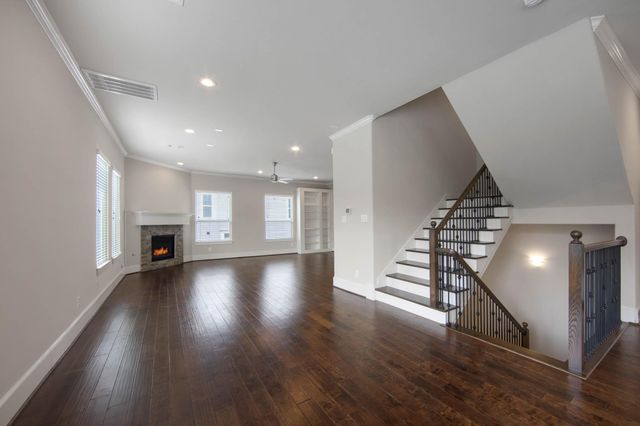 953 W 24th Street, Houston, TX 77008