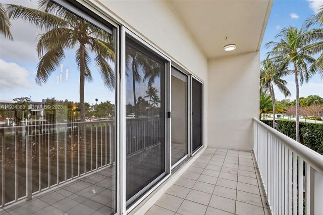 21399 Marina Cove Cir 14, Aventura, FL 33180