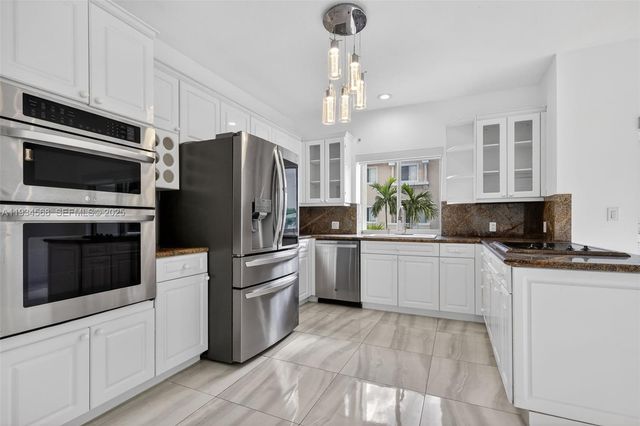 21399 Marina Cove Cir 14, Aventura, FL 33180