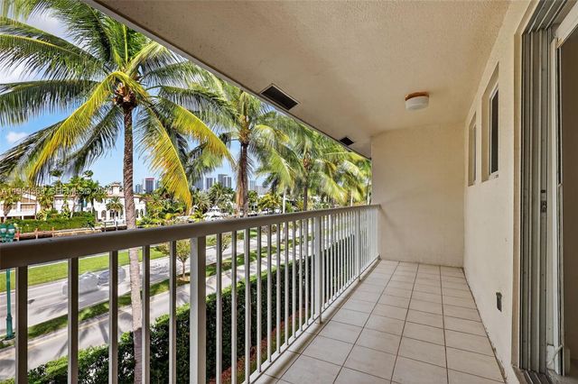 21399 Marina Cove Cir 14, Aventura, FL 33180