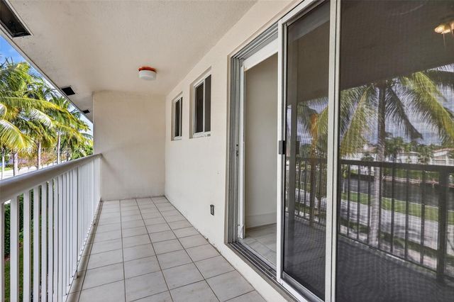 21399 Marina Cove Cir 14, Aventura, FL 33180