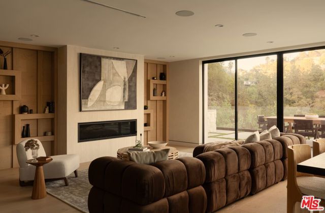 2608 Zorada Drive, Los Angeles, CA 90046