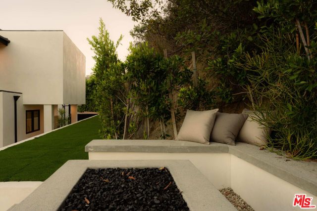 2608 Zorada Drive, Los Angeles, CA 90046