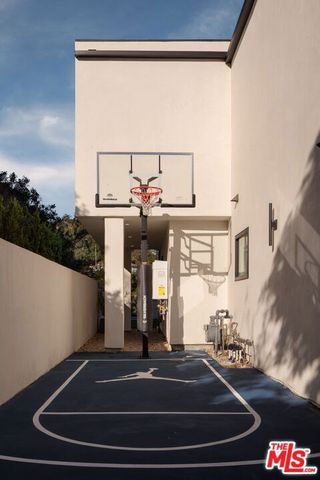 2608 Zorada Drive, Los Angeles, CA 90046