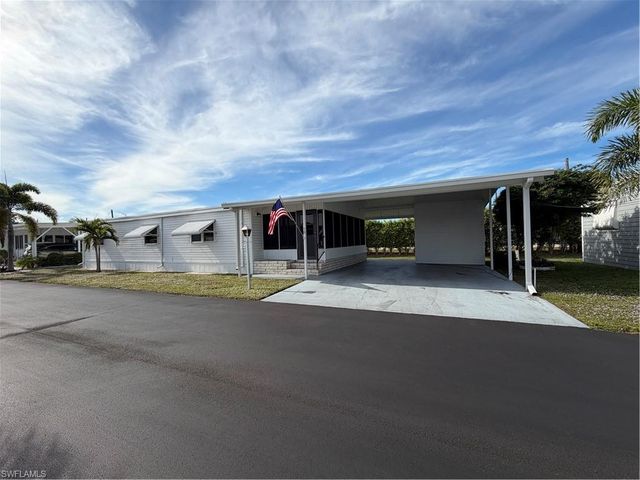 10 Blue Skys DR, Naples, FL 34104