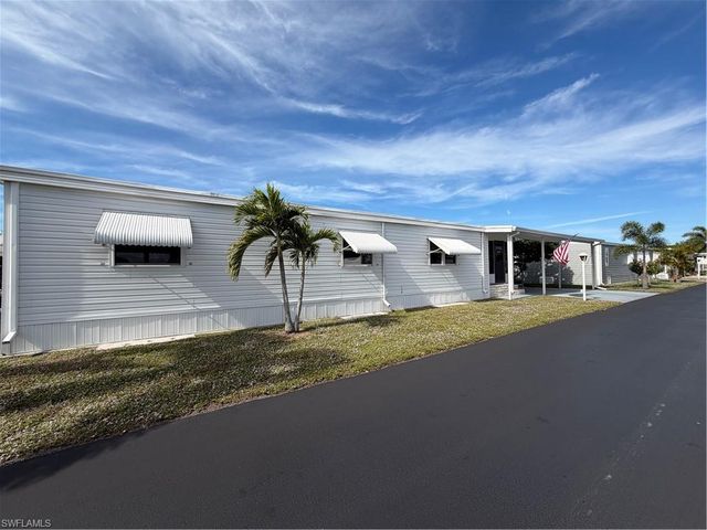 10 Blue Skys DR, Naples, FL 34104