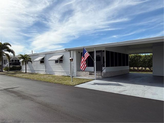 10 Blue Skys DR, Naples, FL 34104