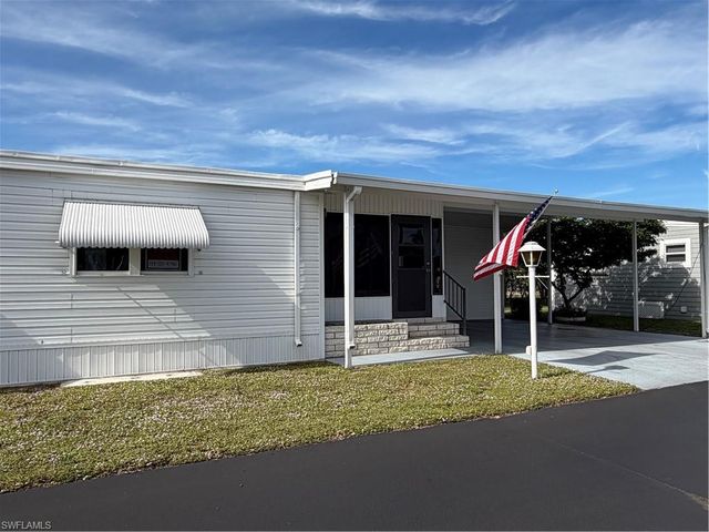 10 Blue Skys DR, Naples, FL 34104