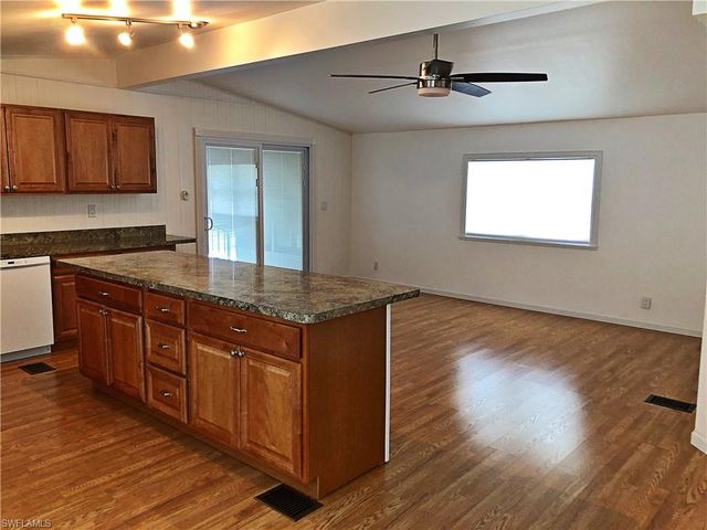 10 Blue Skys DR, Naples, FL 34104