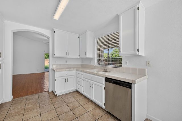 8458 Newby Way, Elk Grove, CA 95624