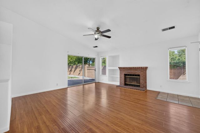 8458 Newby Way, Elk Grove, CA 95624