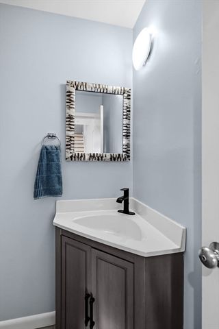 60 Brackett Pl D, Marblehead, MA 01945