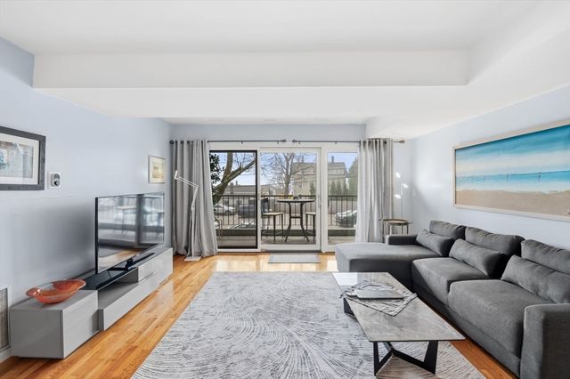 60 Brackett Pl D, Marblehead, MA 01945