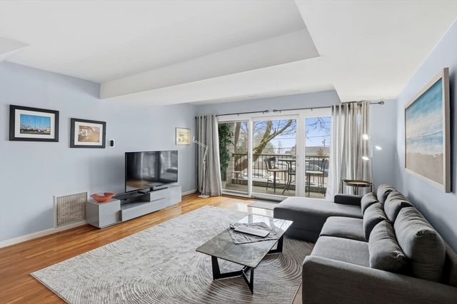 60 Brackett Pl D, Marblehead, MA 01945