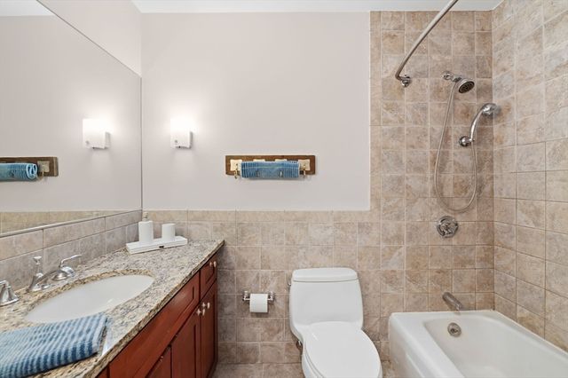 60 Brackett Pl D, Marblehead, MA 01945