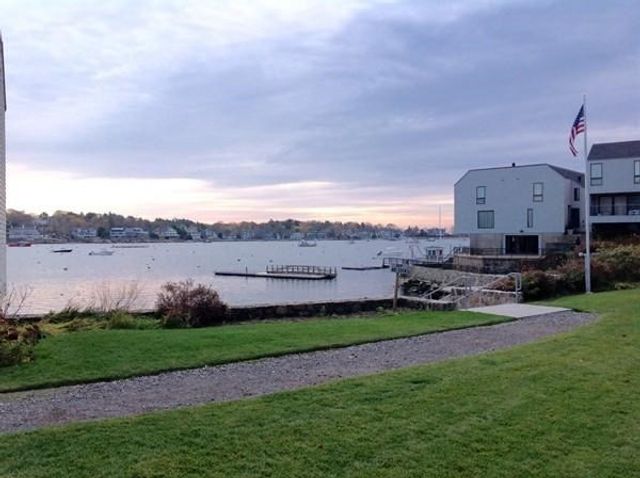 60 Brackett Pl D, Marblehead, MA 01945