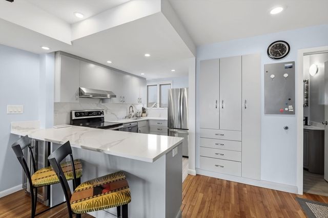 60 Brackett Pl D, Marblehead, MA 01945