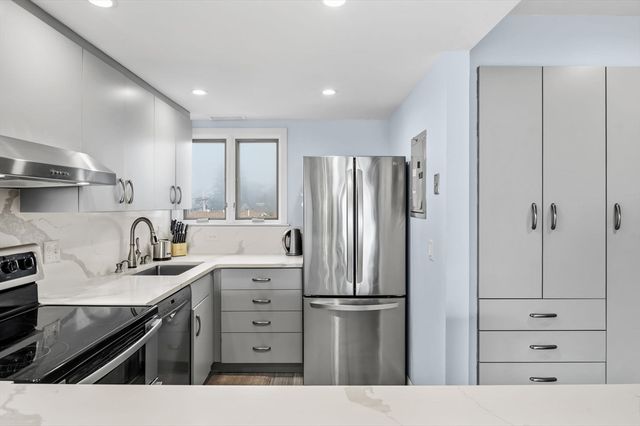 60 Brackett Pl D, Marblehead, MA 01945